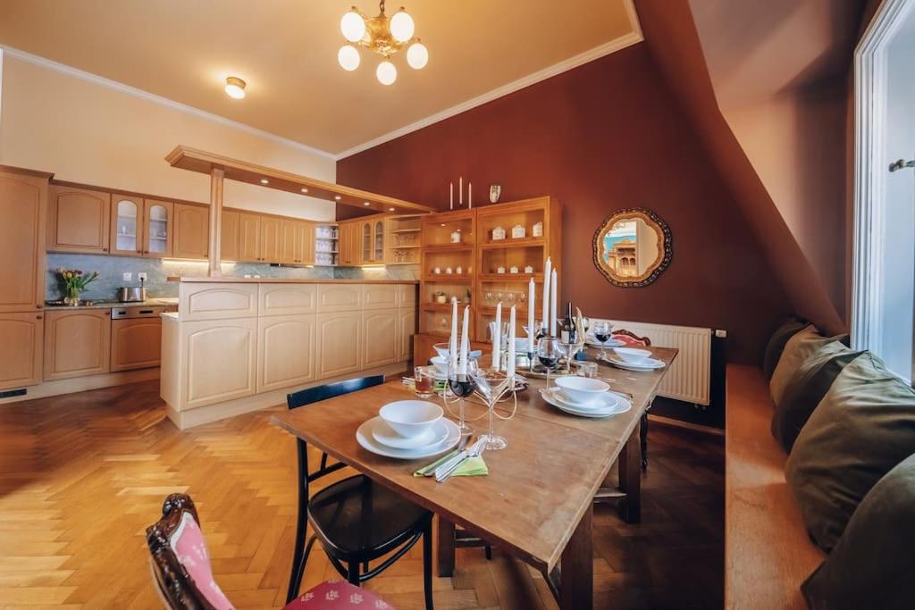 Magnificent Historical Penthouse In The Heart Of Appartamento Praga